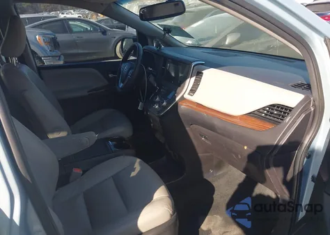 2016 Toyota Sienna Limited 7 Passenger z USA, uszkodzony, nr VIN 5TDYK3DC5GS727113